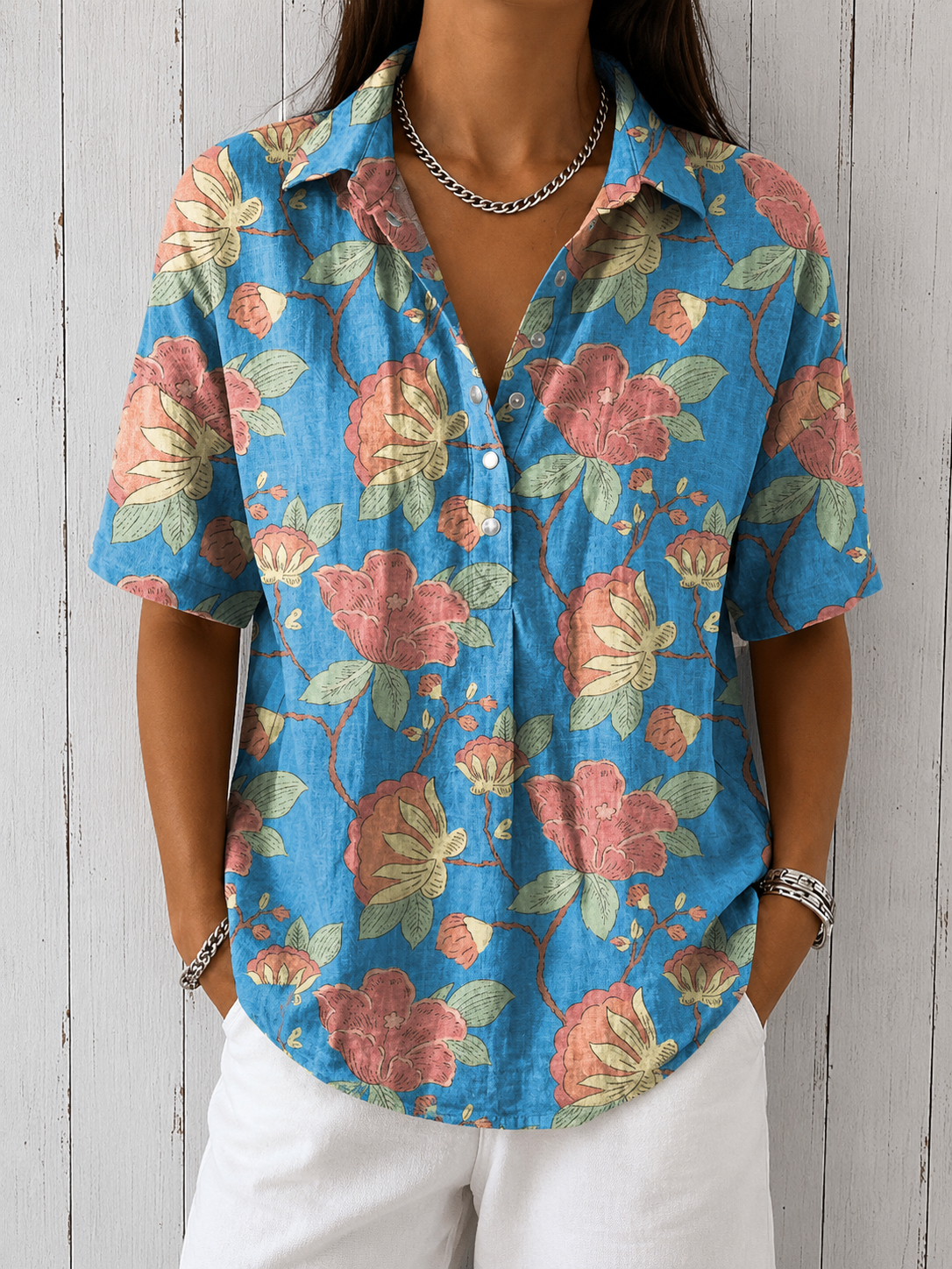 Lynaa - Elegant Blus med Blommönster